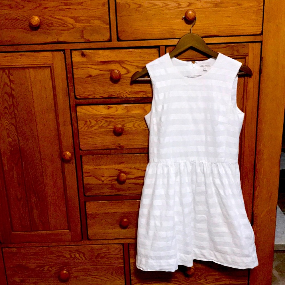 Gap size 2 white dress